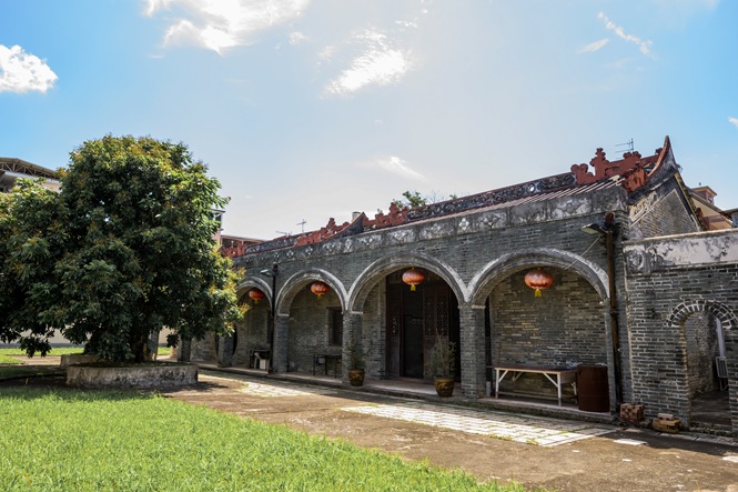 Yau Kung School