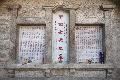 The memorial arch is topped with traditional hipped roofs, green glazed tiles and ceramic ornaments. The central archway is inscribed with the Chinese characters for 
