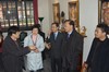 发展局局长林郑月娥和发展局常任秘书长（工务）麦齐光(右二) 参观「田子坊」内一间工艺特色商店。