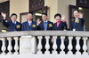 发展局局长林郑月娥与其他主礼嘉宾于雷生春「骑楼」合照。发展局局长林郑月娥与其他主礼嘉宾于雷生春「骑楼」合照。