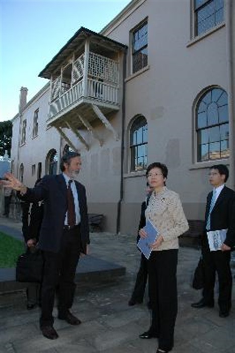 The Secretary for Development, Mrs Carrie Lam, tours the Mint in Sydney today (September 24). This historic structure, built in 1811, was well-preserved and converted into an office complex containing a library and an auditorium for public use.