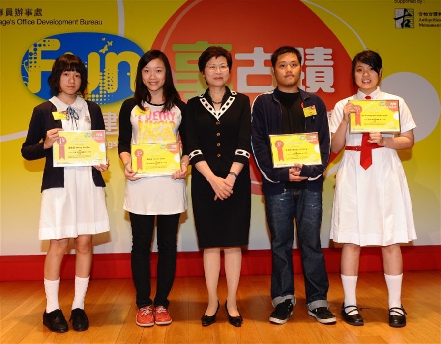 The Secretary for Development, Mrs Carrie Lam, presents award to the winners of the Historic Buildings Drawing Competition today (April 18).