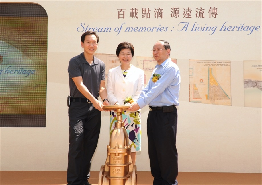 The Secretary for Development, Mrs Carrie Lam (centre), officiates at a ceremony at Tai Tam Tuk Raw Pumping Station today (September 18) with the Chairman of the Antiquities Advisory Board, Mr Bernard Chan (left), and the Director of Water Supplies, Mr Ma Lee-tak, to celebrate the declaration of 41 waterworks structures as monuments.