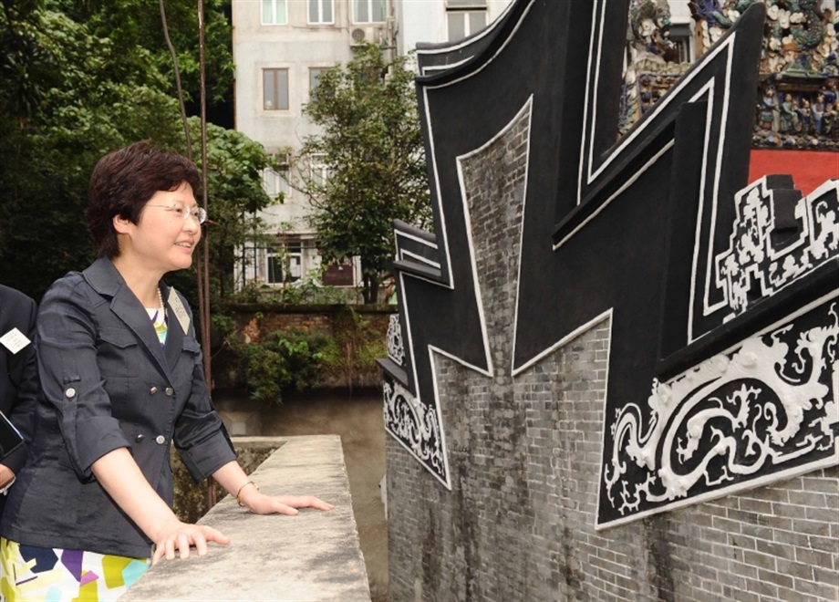 The Secretary for Development, Mrs Carrie Lam, inspects the repaired roof tiles of the Lo Pan Temple.