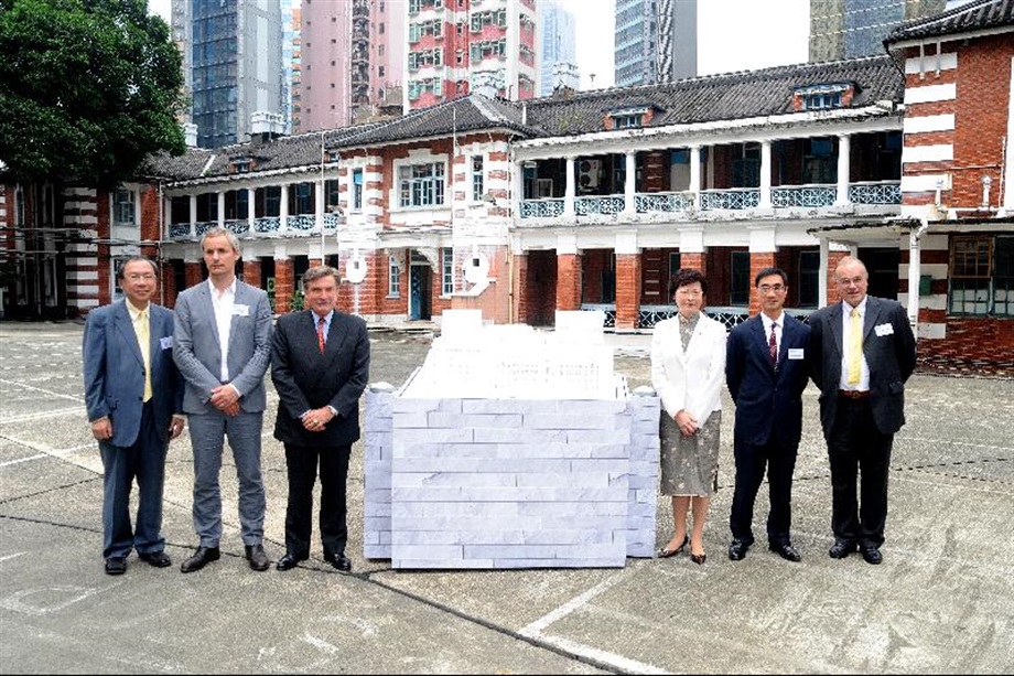 Accompanying Mrs Carrie Lam at the press conference include Director of Rocco Design Architects Limited, Mr Bernard Hui (left); Senior Partner in charge of the CPS project for Herzog & de Meuron, Mr Ascan Mergenthaler (second left); the Chairman of the Hong Kong Jockey Club (HKJC), Mr T Brian Stevenson (third left); Steward of the HKJC, Mr Michael Lee (second right); and Chairman and Senior Principal of Purcell Miller Tritton, Mr Michael Morrison (right).