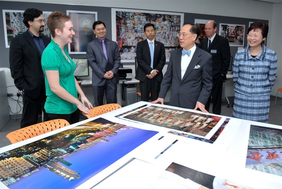 Mr Tsang and Mrs Lam tour the photography print laboratory and appreciates the artwork of students.