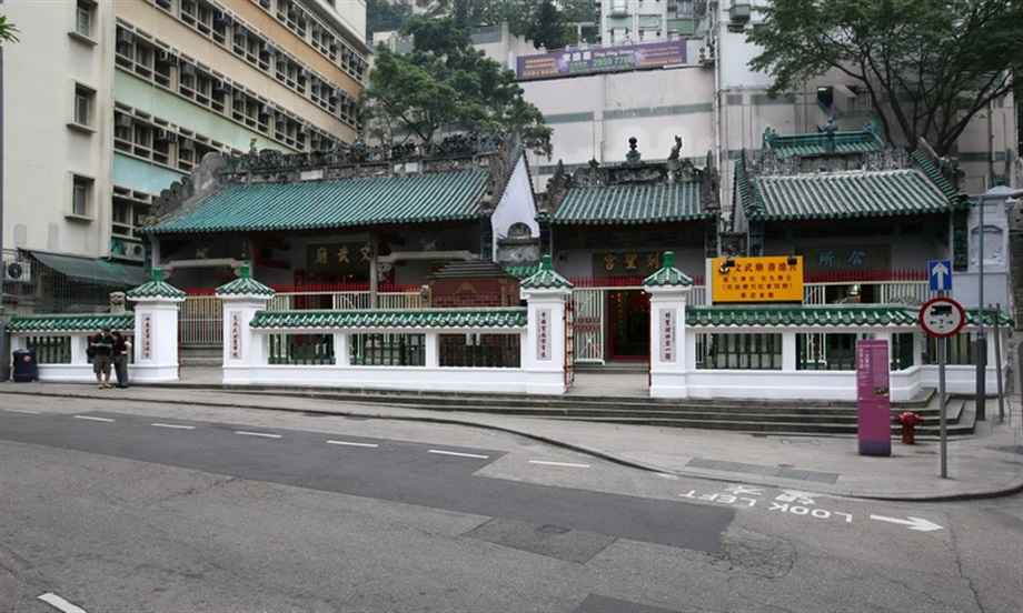 The Man Mo Temple Compound in Sheung Wan has been declared a monument under the Antiquities and Monuments Ordinance. The magnificent Temple is a typical example of traditional Chinese vernacular architecture. It is exquisitely decorated with ceramic figurines, granite and wood carvings, plastered mouldings and murals, reflecting superb traditional craftsmanship.