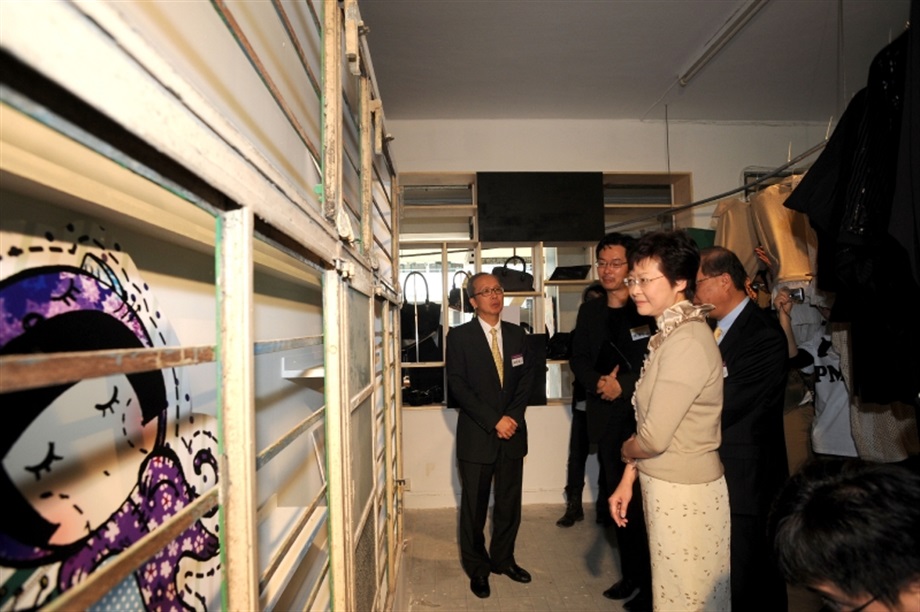 Mrs Lam tours the mock-up fashion design studio of "PMQ".