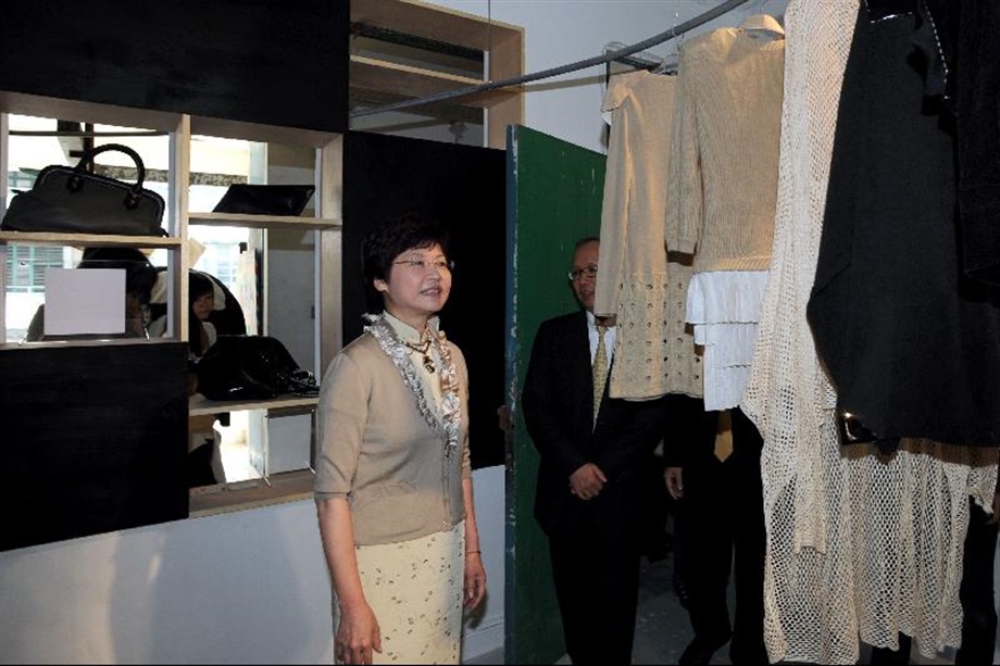 Mrs Lam tours the mock-up fashion design studio of "PMQ".