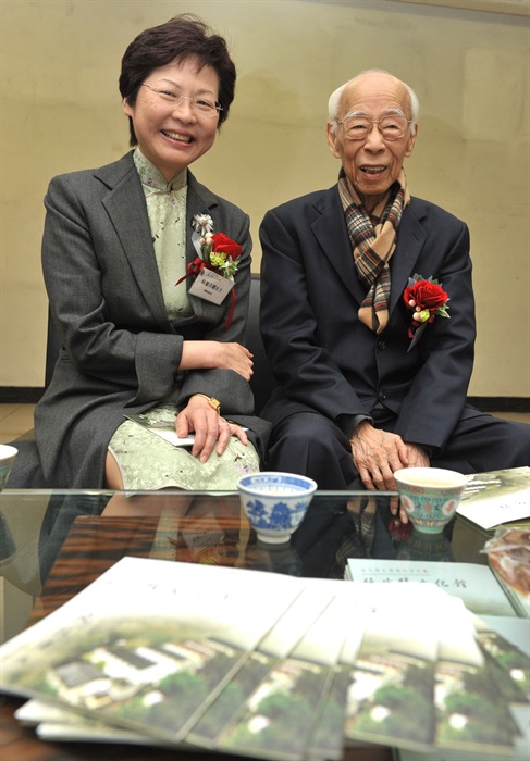 Mrs Lam and Professor Jao Tsung-I