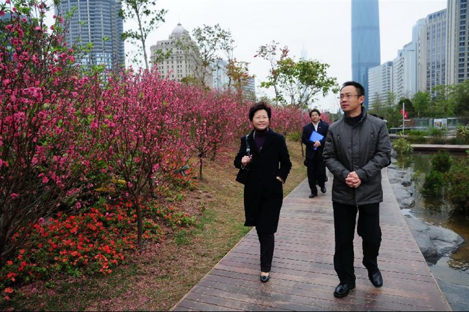 Mrs Lam visits Huacheng Plaza in Zhujiang New Town.