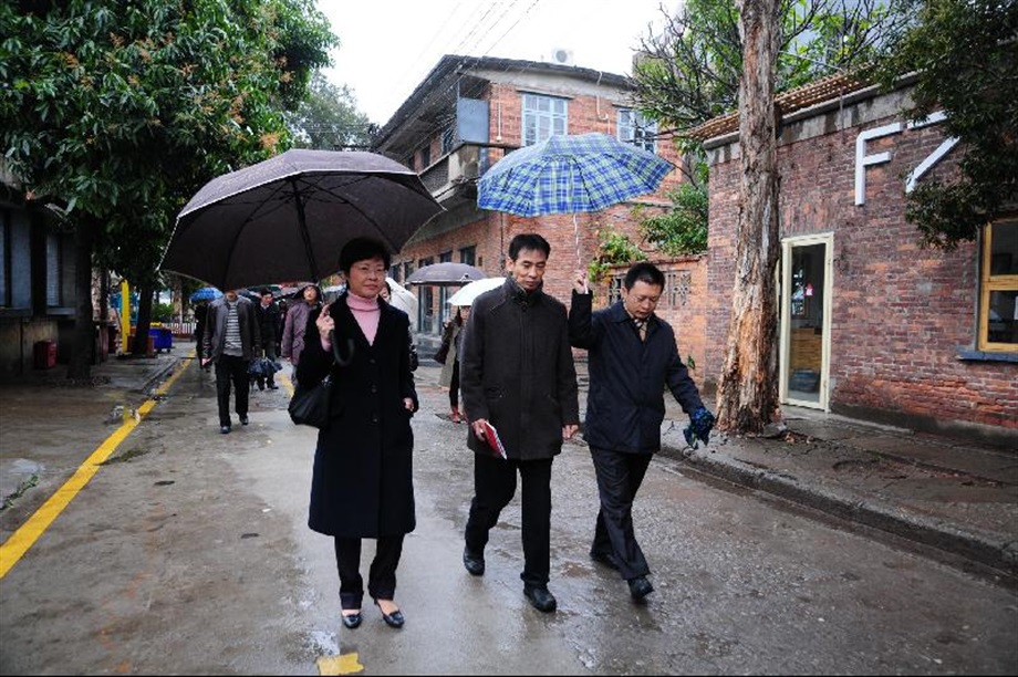 The Secretary for Development, Mrs Carrie Lam, today (February 19) tours the Redtory, a creative arts centre.