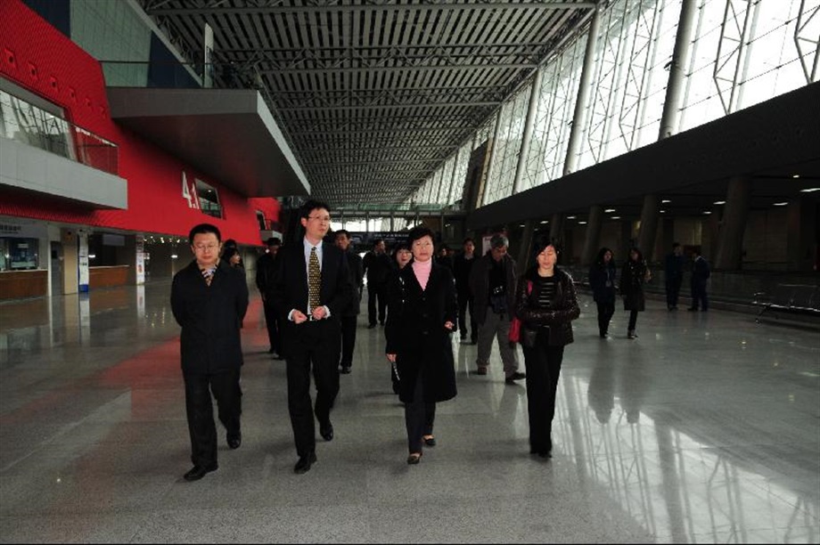 Mrs Lam tours Guangzhou International Convention and Exhibition Centre (Pazhou Complex).