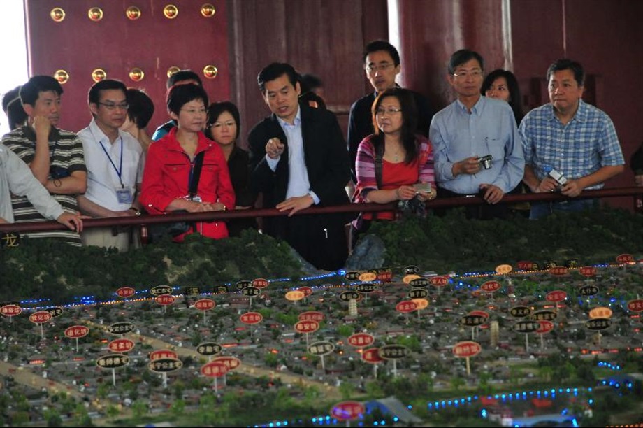 The Vice-mayor of Luoyang City, Mr Shi Bingrui (centre), briefs the Secretary for Development, Mrs Carrie Lam (third left), on the history of Luoyang old city at Dingdingmen Heritage Site Museum, yesterday (May 29).