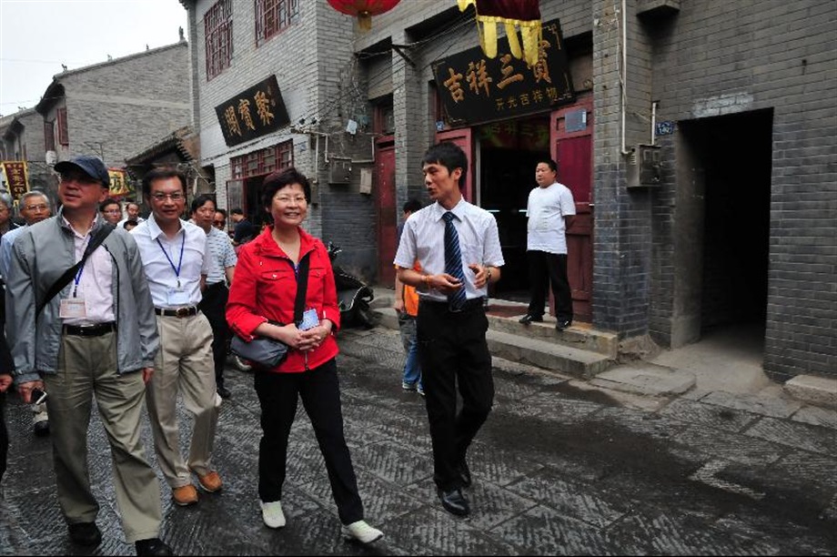 Mrs Lam tours the Luoyang Ancient Street Area, yesterday (May 29).