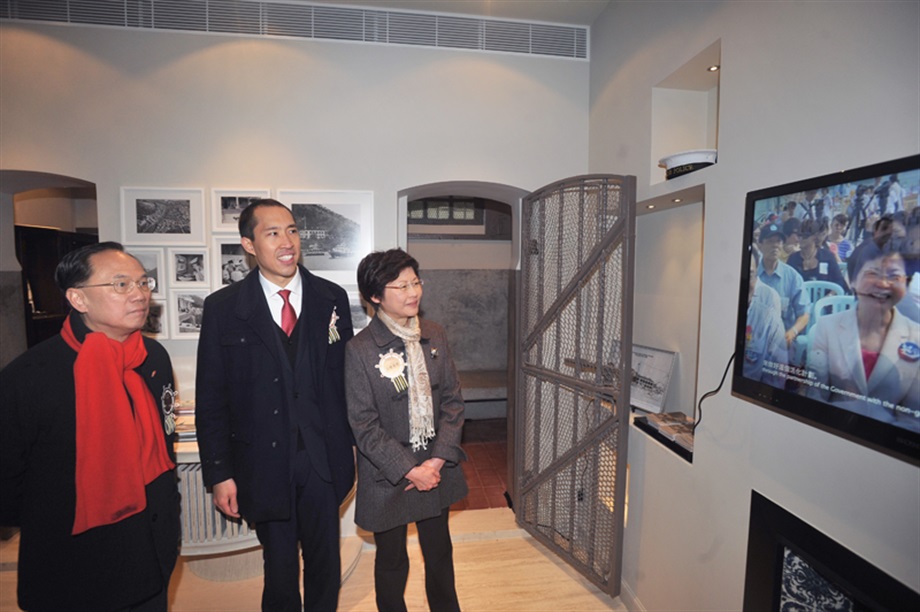 Mr Tsang and Mrs Lam tour the Tai O Heritage Hotel. Accompanying them is Mr Daryl Ng, Director of Hong Kong Heritage Conservation Foundation Limited (second left).