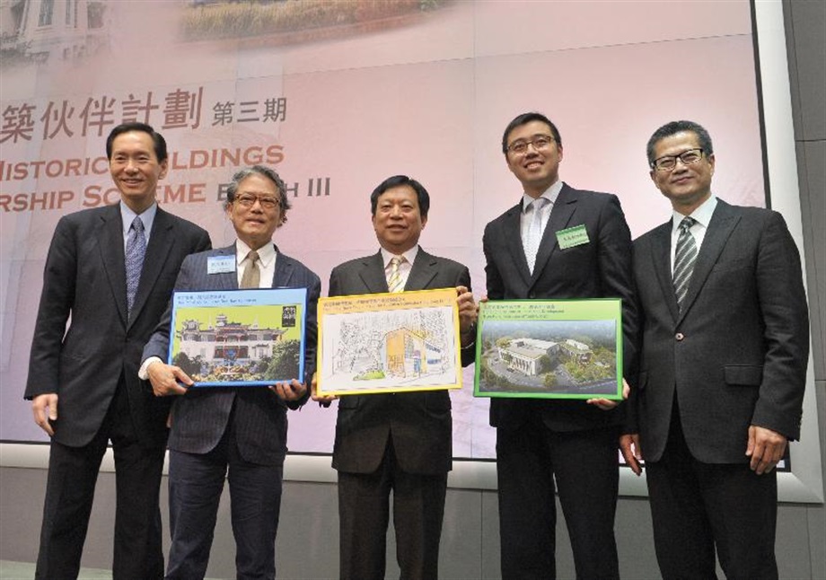 Mr Paul Chan (first right) and Mr Bernard Chan (first left), in a group photo with successful applicants of Batch III of the Revitalising Historic Buildings Through Partnership Scheme. They are the Aw Boon Haw Foundation Steering Committee Emeritus Chairman, Mr Tom Chan (second left); the Journalism Education Foundation Chairman, Mr Eric Chan (centre); and the Hong Kong Federation of Youth Groups Supervisor, Mr Maximilian Wong (second right).