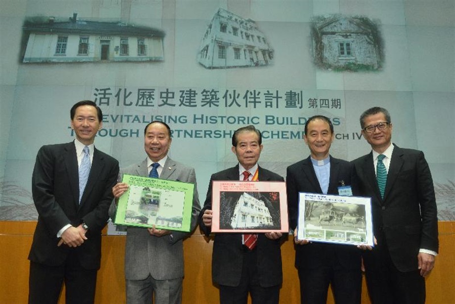 Mr Paul Chan (first right) and Mr Bernard Chan (first left) in a group photo with successful applicants of the fourth batch of the Revitalising Historic Buildings Through Partnership Scheme. They are the Chairman of Sik Sik Yuen, Dr Chan Tung (second left); the Commander in Chief of Tai Hang Fire Dragon Dance of Tai Hang Residents' Welfare Association, Mr Chan Tak-fai (centre); and the Chief Executive of Caritas-Hong Kong, the Reverend Joseph T L Yim (second right).
