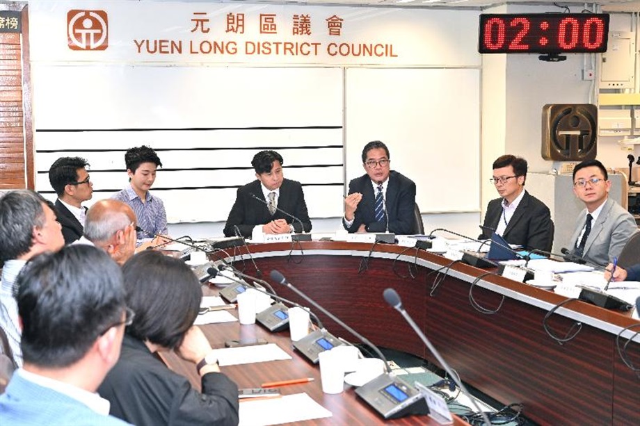 The Secretary for Development, Mr Michael Wong (third right), today (October 25) visited the Yuen Long District Council, where he met with the Chairman of the Yuen Long District Council, Mr Shum Ho-kit (fourth right), and local District Council members. The Under Secretary for Development, Mr Liu Chun-san (second right), also attended the meeting.