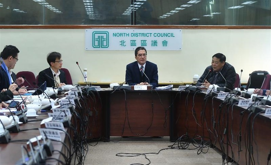 The Secretary for Development, Mr Michael Wong (second right), visited North District today (January 25) and met with local District Council members to gain a better understanding of the latest developments and needs of the district. Looking on are the Chairman of the North District Council, Mr So Sai-chi (first right), and the District Officer (North), Mr Chong Wing-wun (third right).