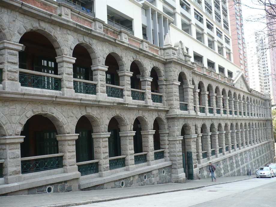 30 Merit Awards<br>Chung Sze Ting<br>Building: Facade of the Old Mental Hospital<br>Grading: Grade I<br>Artist's statement: 高街精神病院 - 位於高街斜坡上的社區中心，一連串的拱形露台，充滿著歐陸式建築情懷。