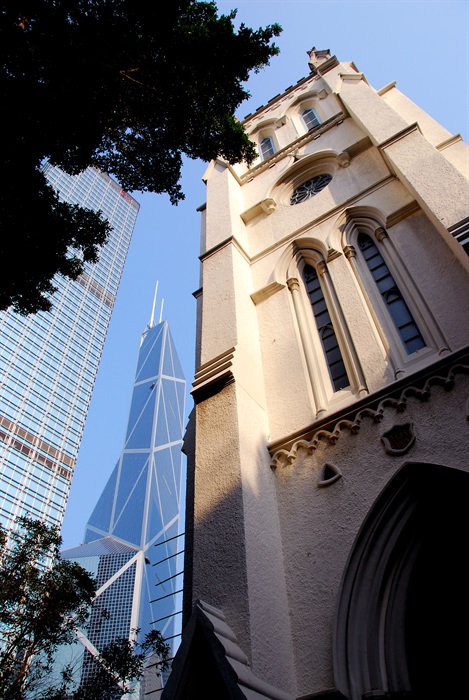 30 Merit Awards<br>Chau Yuen Yeng<br>Building: St. John's Cathedral<br>Grading: Declared Monument<br>Artist's statement: 誰與爭高／OLD - 它於1849年落成啟用，是本港現存歷史最悠久的西式教會建築物，日治期間曾作日本人會所，戰後重新修復開放供市民靜禱及默想，並於1996年被列為法定古蹟。