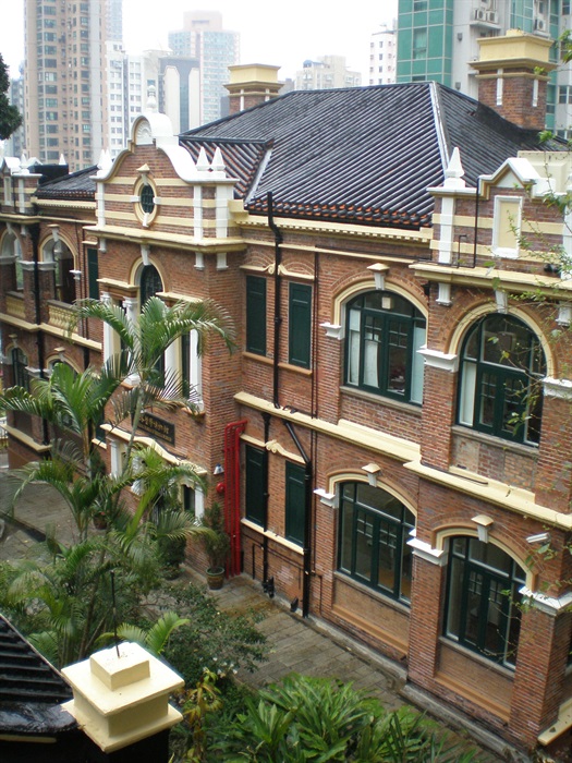 30 Merit Awards<br>Tsang Wing Yan<br>Building: Old Pathological Institute<br>Grading: Declared Monument<br>Artist's statement: 東西文化的印記 -- 香港醫學博物館 - 英式愛德華建築，配以中式的簷瓦，東西文化，共冶一爐。