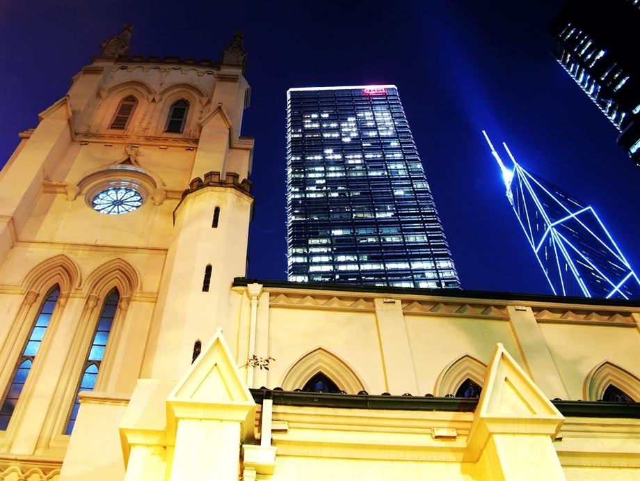 30 Merit Awards<br>Yuen Kam Kam<br>Building: St. John's Cathedral<br>Grading: Declared Monument<br>Artist's statement: 變化 - 時代的變化，令這教堂不顯眼，因為身邊高樓大廈林立，但這教堂的生氣仍在，把教堂活現在都市中。