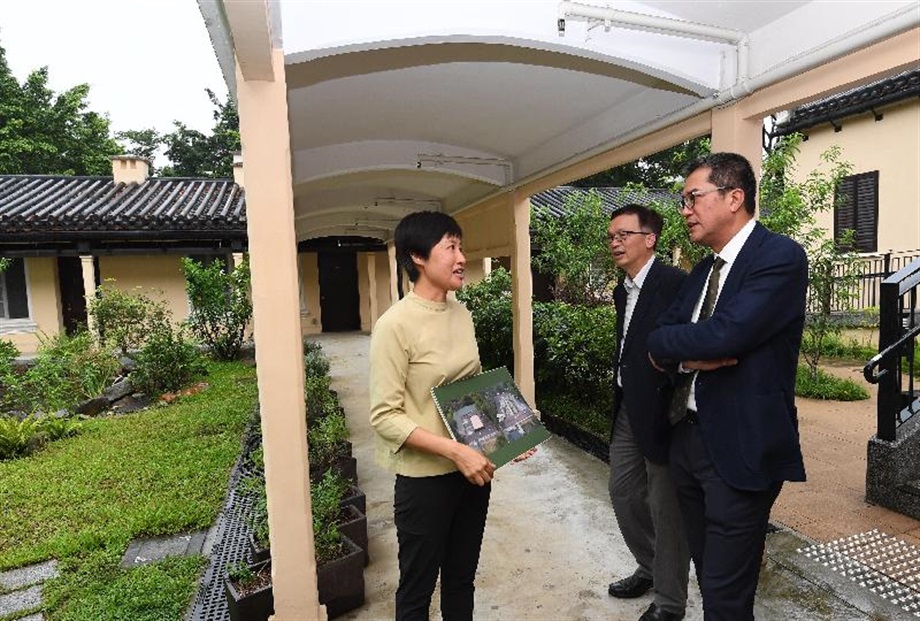 The Secretary for Development, Mr Michael Wong, toured the Green Hub during his visit to Tai Po District today (June 24). Photo shows Mr Wong (right) and the Under Secretary for Development, Mr Liu Chun-san (centre), being briefed by the Head of the Sustainable Living and Agriculture Department of the Kadoorie Farm and Botanic Garden Corporation, Ms Idy Wong (left), on details of the conservation and revitalisation of the Green Hub.