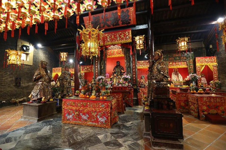 The Government today (October 25) announced that the Antiquities Authority (i.e. the Secretary for Development) has declared the rock carving at Cape Collinson in Eastern District, Yuk Hui Temple in Wan Chai and Hau Mei Fung Ancestral Hall in Sheung Shui as monuments under the Antiquities and Monuments Ordinance. Photo shows Pak Tai and other worshipped deities in the rear hall of Yuk Hui Temple.