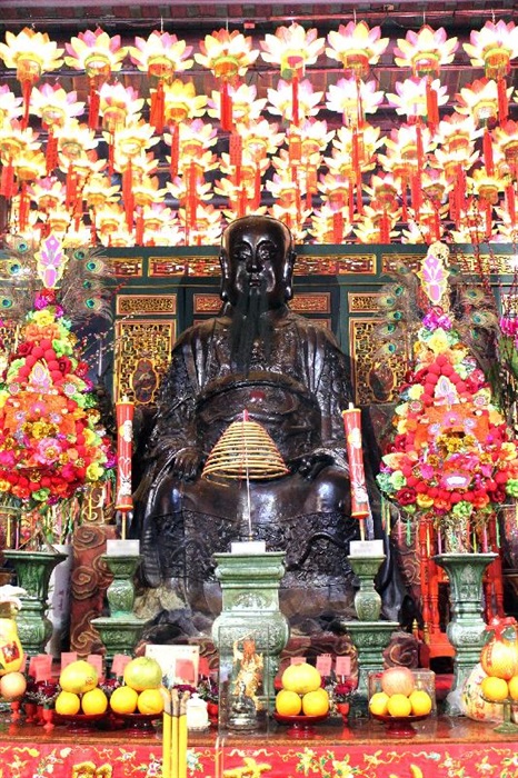 The Government today (October 25) announced that the Antiquities Authority (i.e. the Secretary for Development) has declared the rock carving at Cape Collinson in Eastern District, Yuk Hui Temple in Wan Chai and Hau Mei Fung Ancestral Hall in Sheung Shui as monuments under the Antiquities and Monuments Ordinance. Photo shows the bronze statue of Pak Tai made during the Ming dynasty enshrined in the incense pavilion of the main building of Yuk Hui Temple.