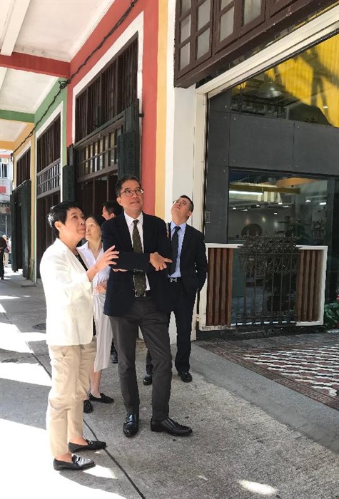 The Secretary for Development, Mr Michael Wong, attended the 2019 Mainland, Hong Kong and Macao Symposium on Built Heritage Reuse and visited the Biblioteca do Patane in Macao today (November 7). Photo shows Mr Wong (centre), being briefed by the Vice President of the Cultural Affairs Bureau of the Macao Special Administrative Region Government, Ms Deland Leong (left), on the architectural features of the Biblioteca do Patane.