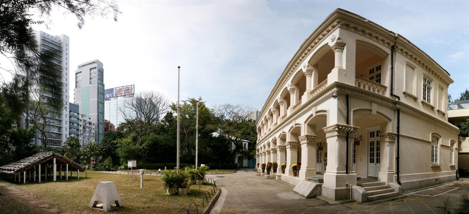 三十幅优异作品<br>赵志民<br>建筑物:香港天文台<br>级别:法定古迹<br>拍摄者的话:「香港天文台」建于1883年，为香港法定古迹。它楼高两层，呈长方形，拱形窗和长廊别具殖民地建筑特色。