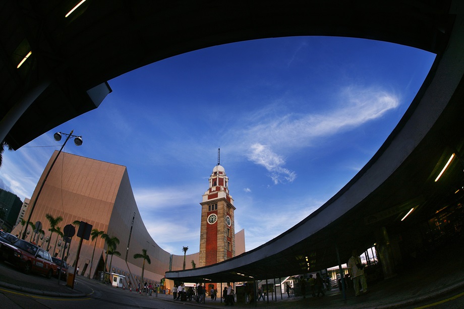 30 Merit Awards<br>Tse Ching Chung<br>Building: Former Kowloon-Canton Railway Clock Tower<br>Grading: Declared Monument<br>Artist's statement: 「前九廣鐵路鐘樓」，古蹟與現代建築融匯今古，配合得宜，成為現今尖沙咀的地標，活化歷史建築的表表者。