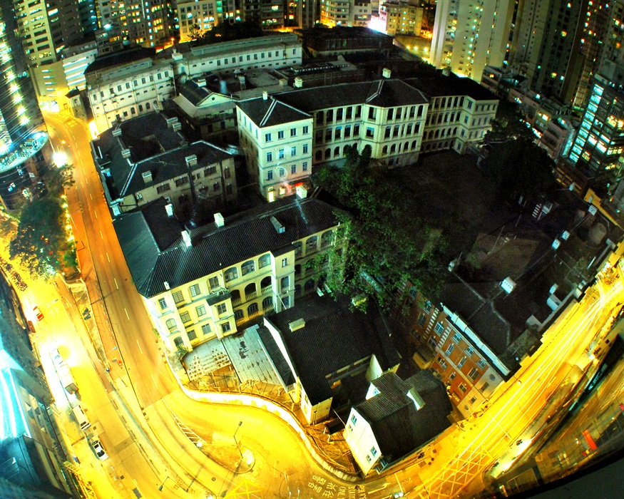 30 Merit Awards<br>Leung Wai Por<br>Building: Central Police Station Compound<br>Grading: Declared Monument<br>Artist's statement: 域多利監獄 - 域多利監獄」全景：是香港首座西式永久建築及首座監獄，現列入古物古蹟