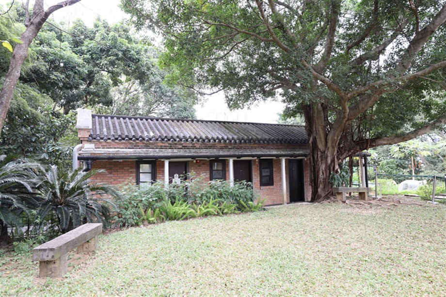 The Government today (July 16) gazetted a notice announcing that the Antiquities Authority (i.e. the Secretary for Development) has declared Bonham Road Government Primary School in Sai Ying Pun, the Old Tai Po Police Station in Tai Po and Hip Tin Temple in Sha Tau Kok as monuments under the Antiquities and Monuments Ordinance. Photo shows the Staff Quarters Block of the Old Tai Po Police Station.