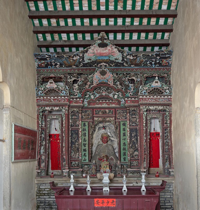 The Government today (July 16) gazetted a notice announcing that the Antiquities Authority (i.e. the Secretary for Development) has declared Bonham Road Government Primary School in Sai Ying Pun, the Old Tai Po Police Station in Tai Po and Hip Tin Temple in Sha Tau Kok as monuments under the Antiquities and Monuments Ordinance. Photo shows the altar in the middle bay of the rear hall of Hip Tin Temple with a three-layer surround in polychrome colour, which is intricately carved with floral and animal motifs, as well as auspicious objects.