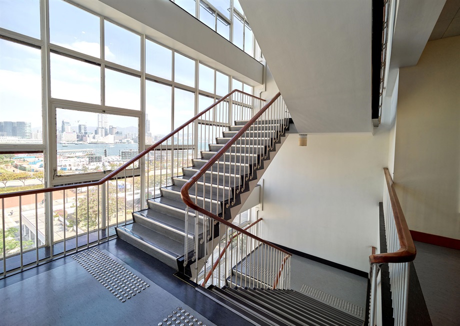 The Government today (May 20) gazetted a notice announcing that the Antiquities Authority (i.e. the Secretary for Development) has declared Jamia Mosque and Hong Kong City Hall in Central, and Lui Seng Chun in Mong Kok as monuments under the Antiquities and Monuments Ordinance. Photo shows the staircase in the High Block of Hong Kong City Hall overlooking the Victoria Harbour through its windows.