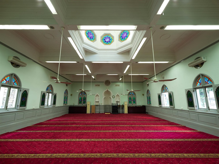 The Government today (May 20) gazetted a notice announcing that the Antiquities Authority (i.e. the Secretary for Development) has declared Jamia Mosque and Hong Kong City Hall in Central, and Lui Seng Chun in Mong Kok as monuments under the Antiquities and Monuments Ordinance. Photo shows the interior of the prayer hall of Jamia Mosque. Pointed arch windows with window leaves fitted with pointed multifoil coloured glazing are on both sides of the prayer hall.