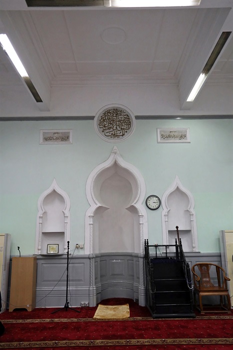 The Government today (May 20) gazetted a notice announcing that the Antiquities Authority (i.e. the Secretary for Development) has declared Jamia Mosque and Hong Kong City Hall in Central, and Lui Seng Chun in Mong Kok as monuments under the Antiquities and Monuments Ordinance. Photo shows the mihrab with an onion arch opening in the prayer hall of Jamia Mosque. The wooden mimber placed next to the mihrab on the right is a century old.